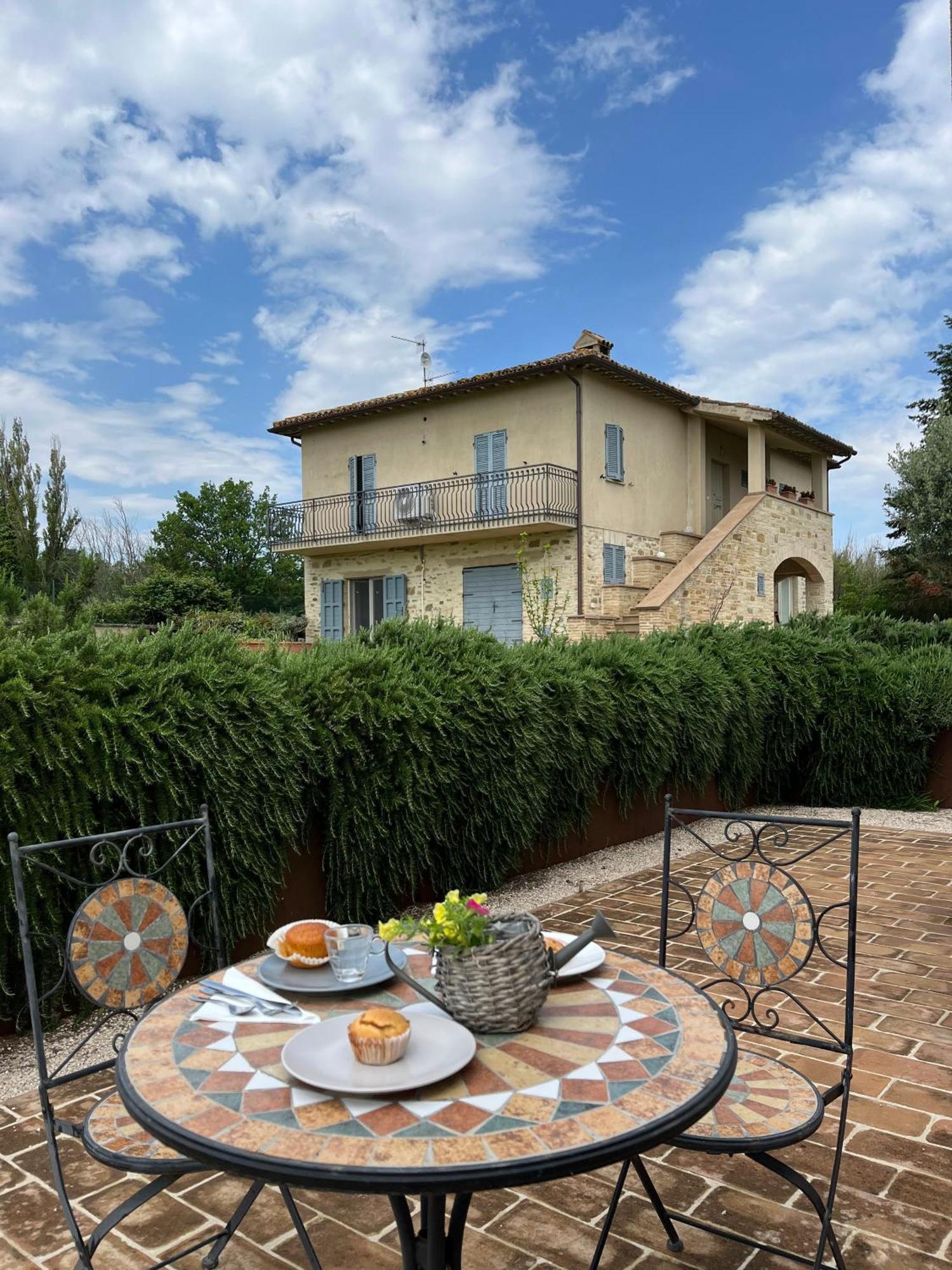 Agriturismo Qui E Ora Bevagna Exterior foto